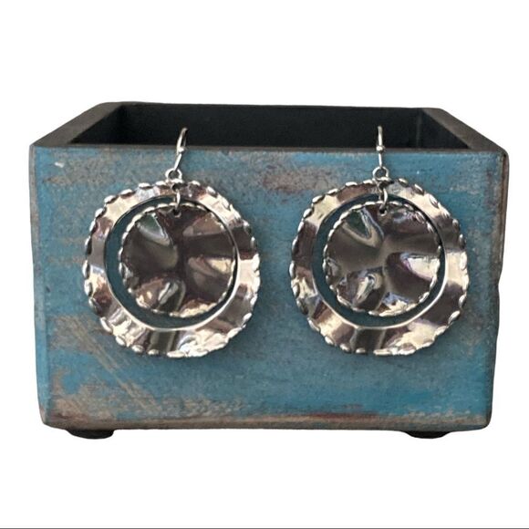 Silver Tone Hammered Drop Dangle Earring’s - Picture 1 of 4